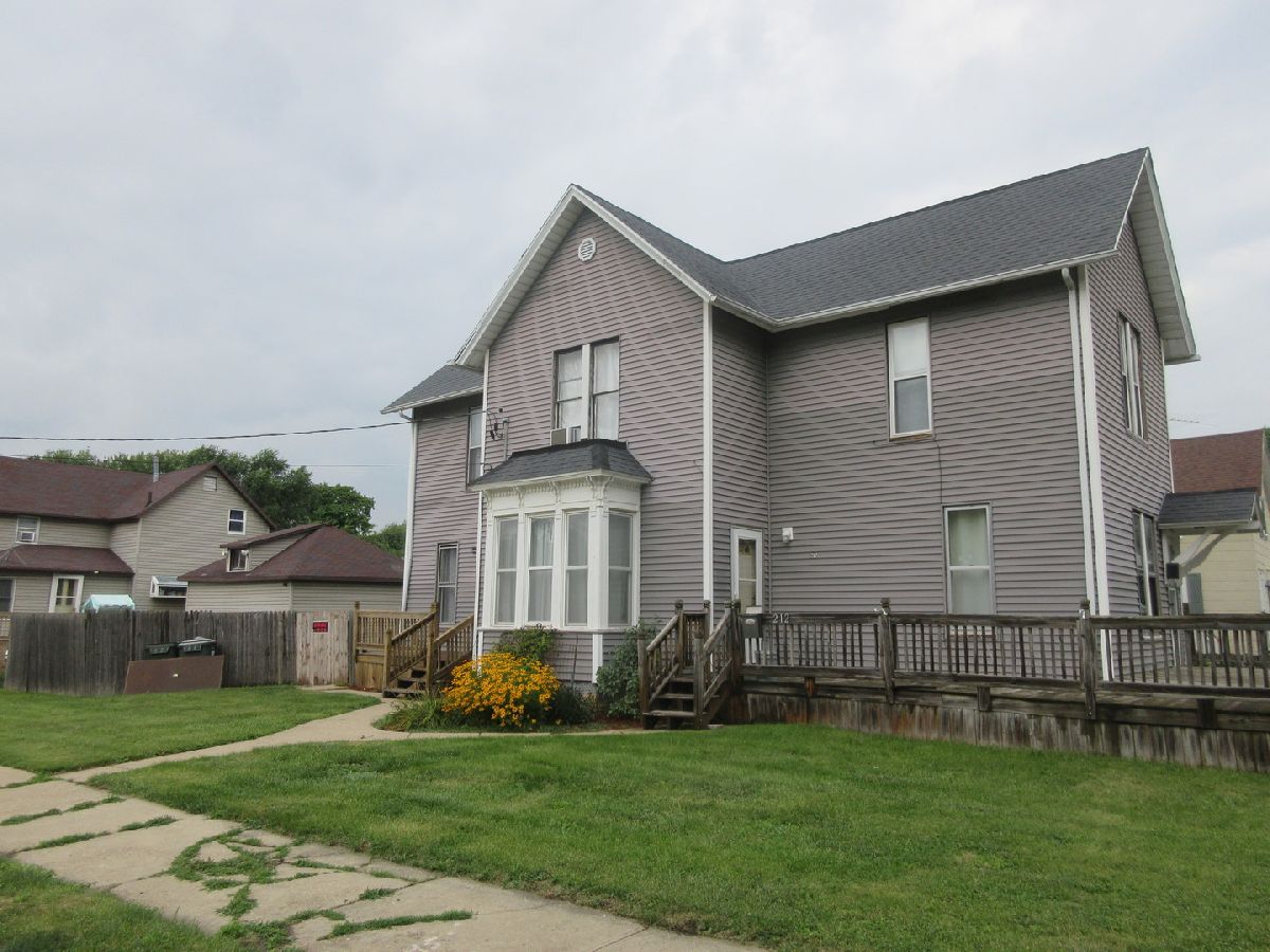  Rented Sterling Illinois, 212 10th