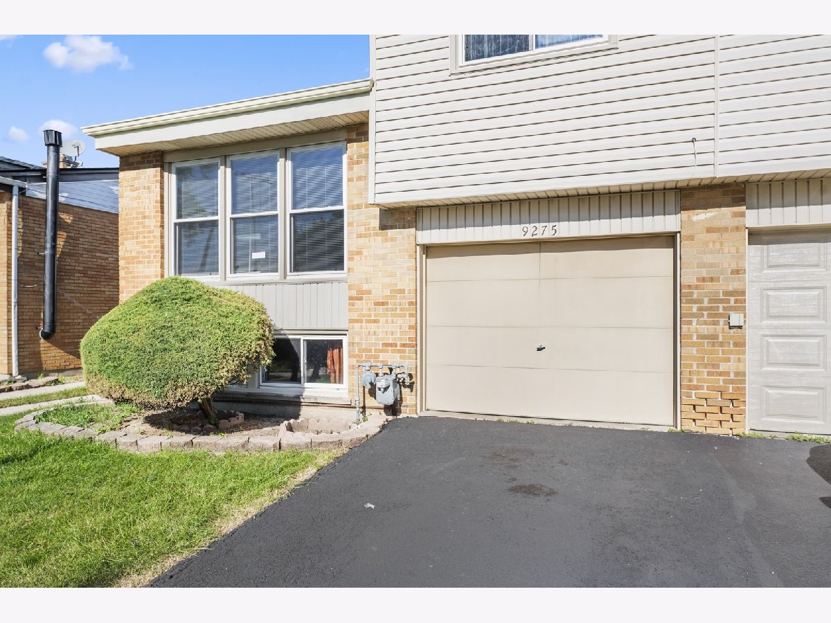Townhomes & Condos & Homes Sold Golf Mill Des Plaines Illinois, 9275 Dee