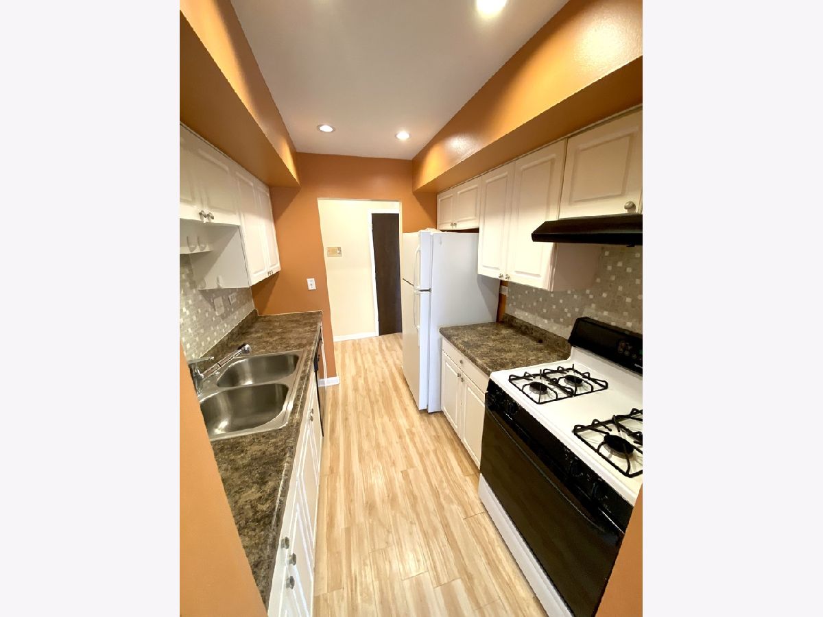 Condos & Townhomes Rented Woodridge Club Woodridge Illinois, 2212 Country Club