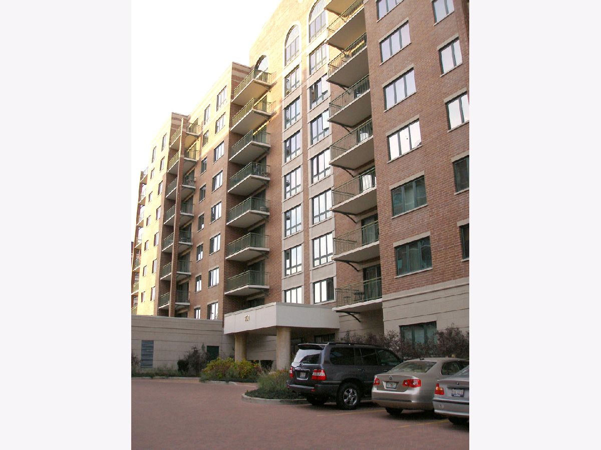 Condominiums Rented Library Courte Des Plaines Illinois, 750 Pearson