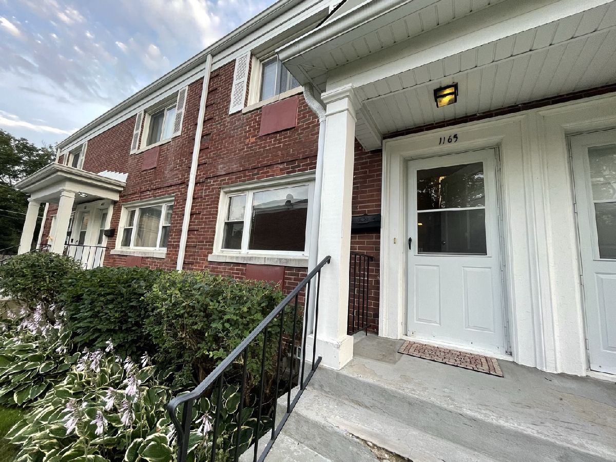 Condominiums Rented Deerfield Gardens Deerfield Illinois, 1165 Deerfield
