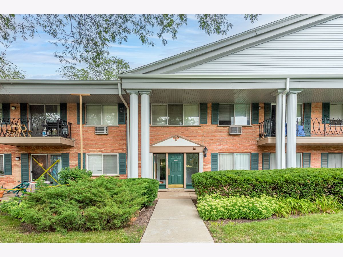 Condominiums & Homes Rented Brittany Place Arlington Heights Illinois, 2323 Goebbert