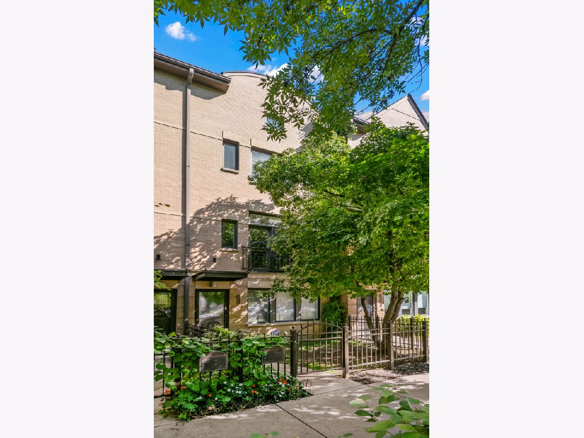 Condominiums Rented Block Y Chicago Illinois, 1302 Monroe