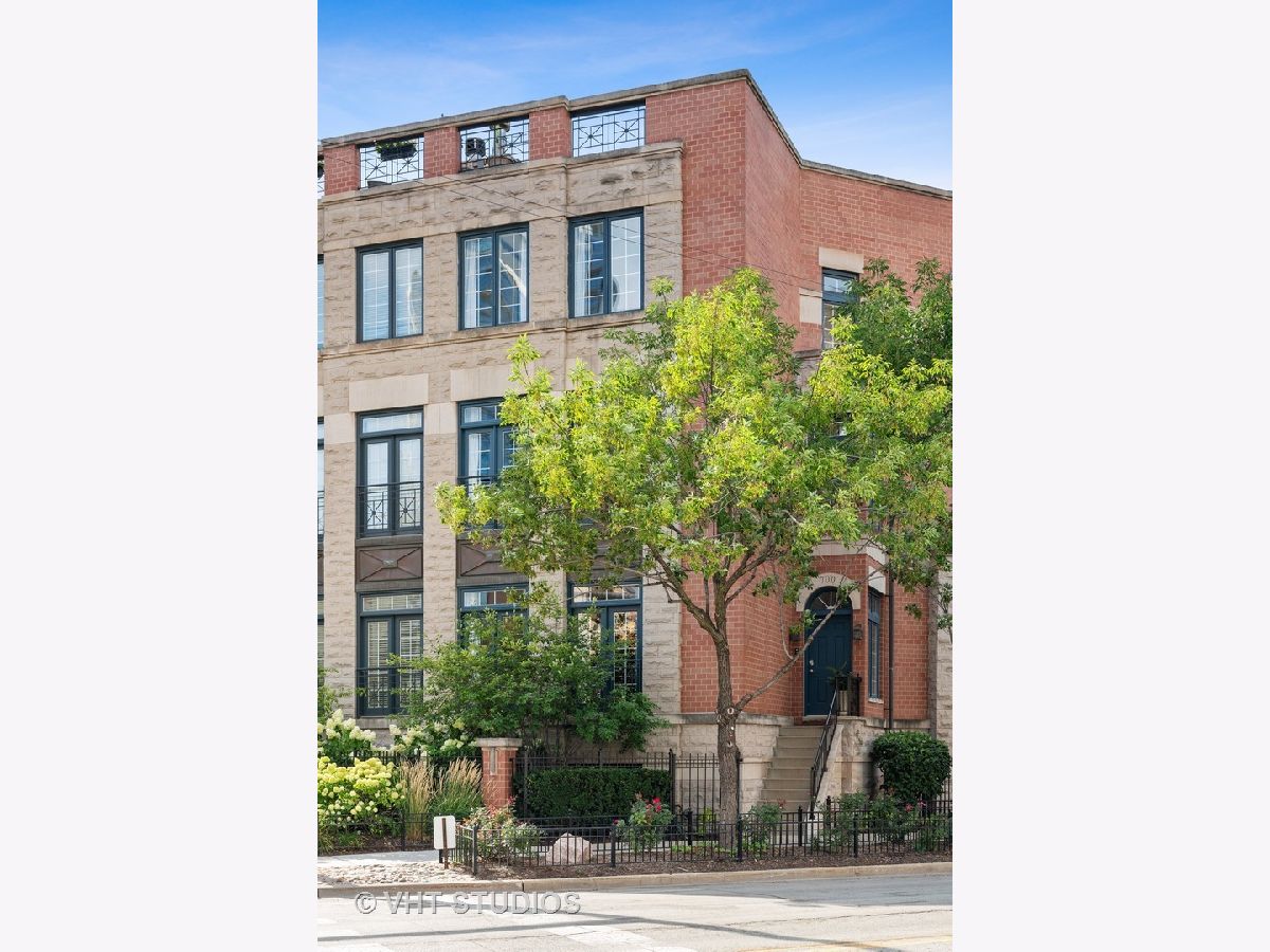 Townhomes & Condos Sold Tuxedo Park Chicago Illinois, 700 Orleans