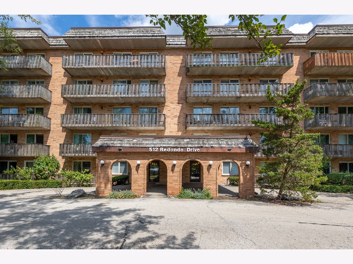 Lake In The Woods Downers Grove IL, Condominiums & Homes For Sale & For