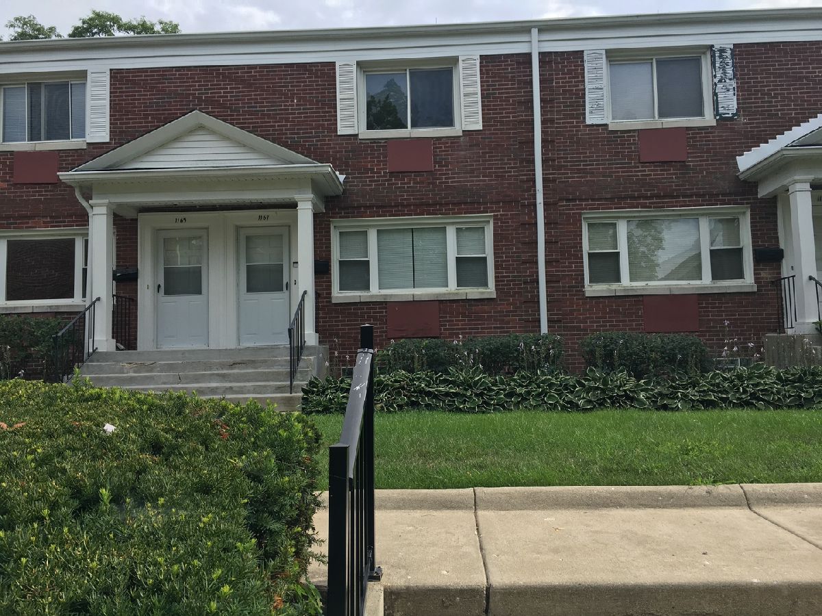 Condominiums Rented Deerfield Gardens Deerfield Illinois, 1167 Deerfield