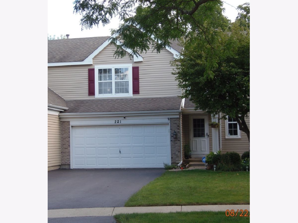 Townhomes Sold Mistwood Crystal Lake Illinois, 221 Mistwood