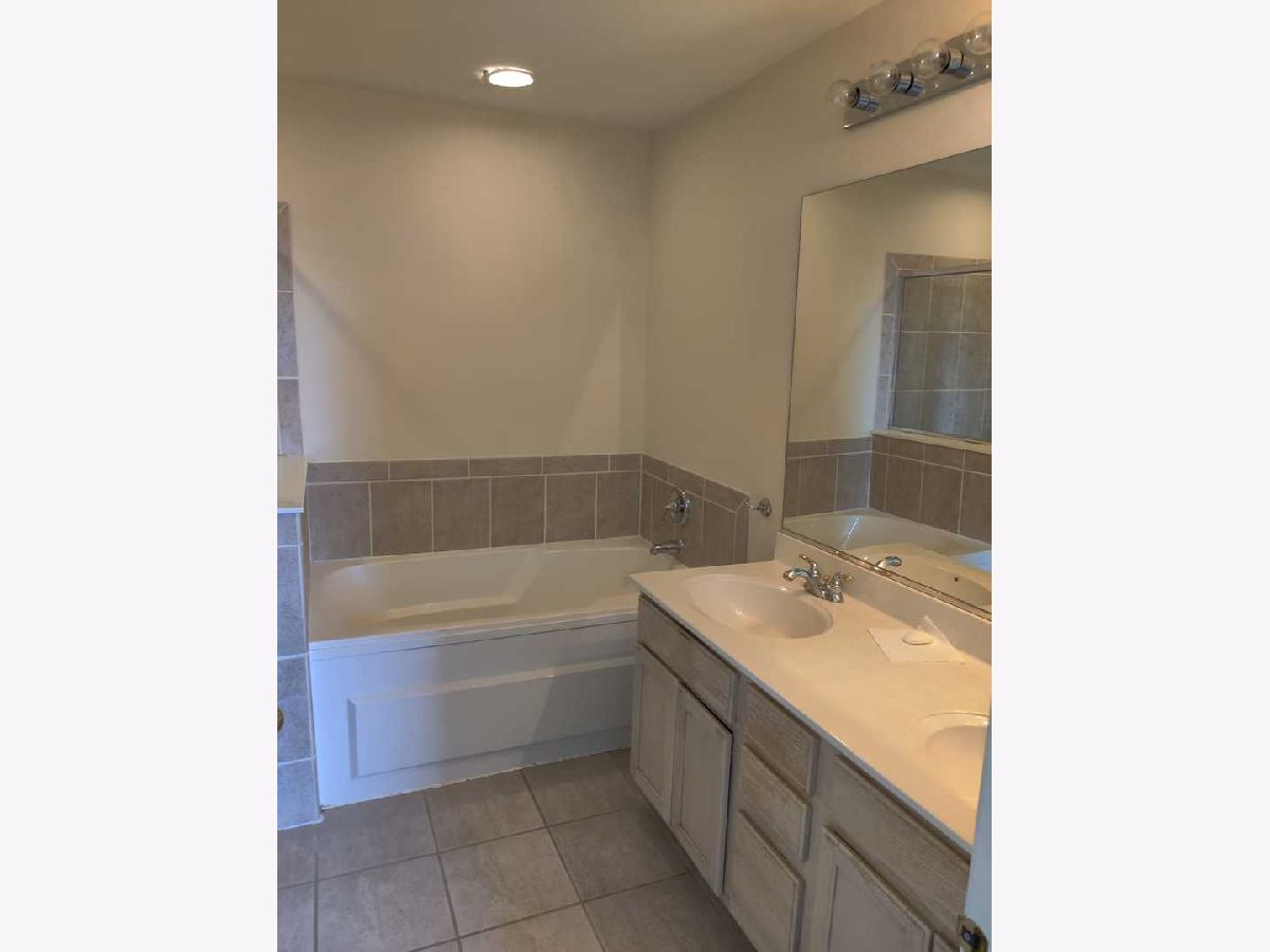 122 Southwicke Drive, Streamwood, Illinois 60107 MLS 11611915