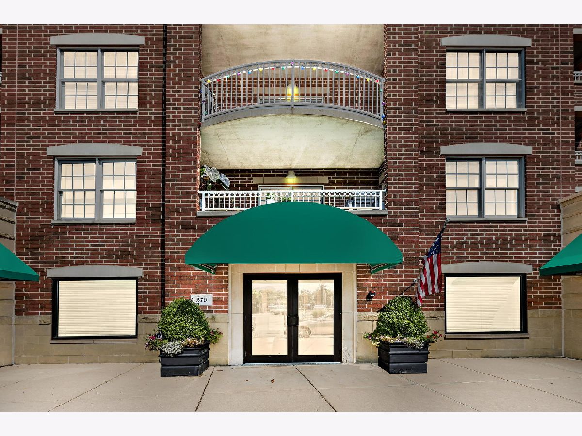 Condominiums Sold Glenstone Glen Ellyn Illinois, 570 Crescent