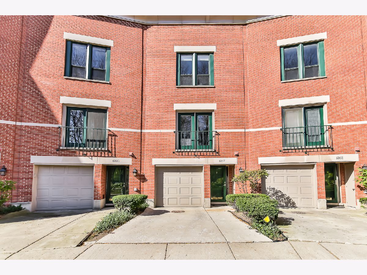 Townhomes & Condos & Homes Rented Garibaldi Square Chicago Illinois, 616 Laflin