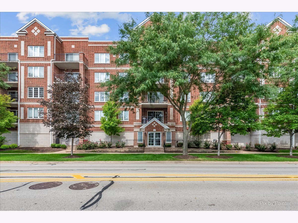 Condominiums Sold Wellington Court Palatine Illinois, 124 Colfax