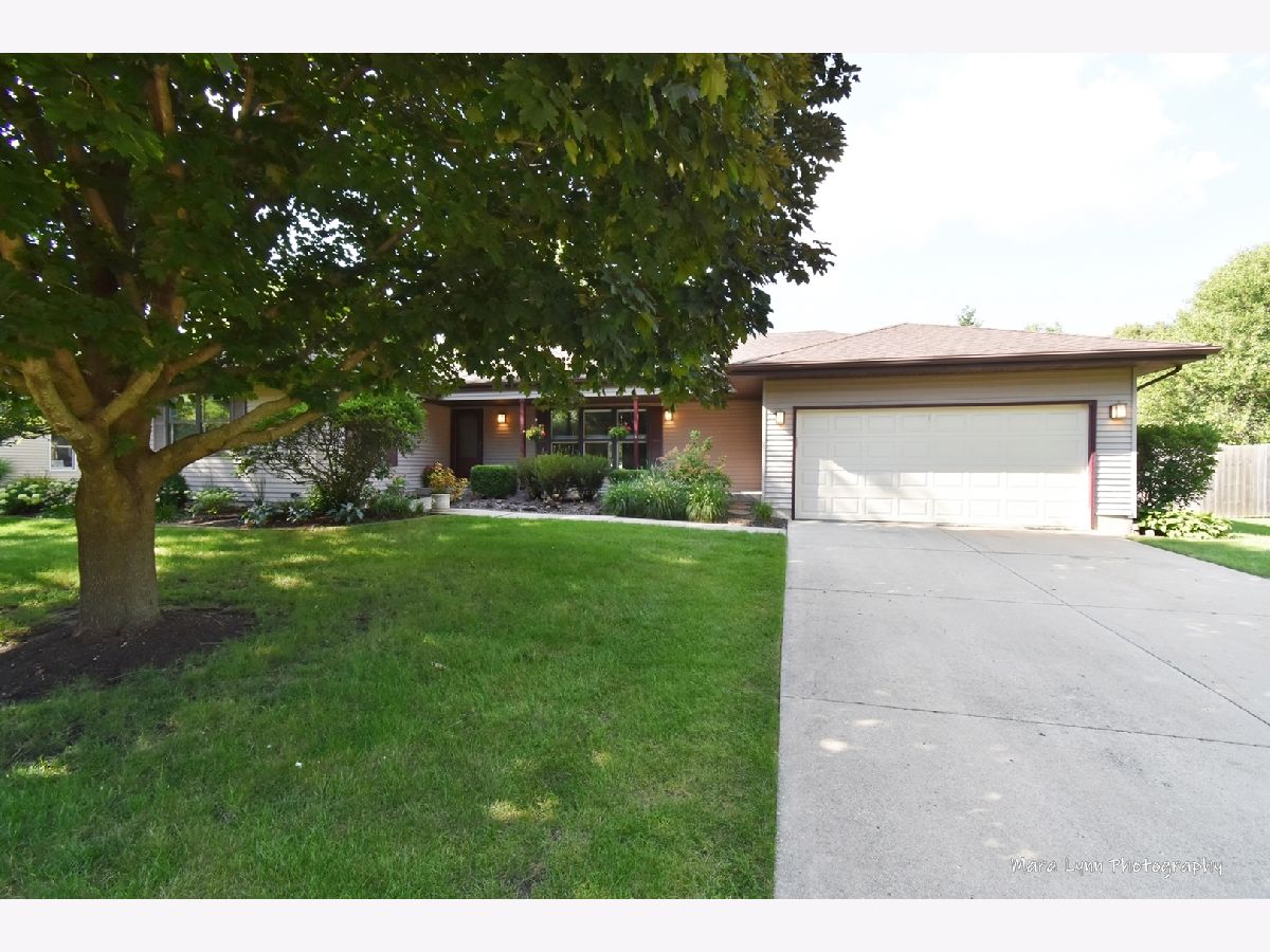 Homes Sold Columbine Square Elburn Illinois, 524 Maple