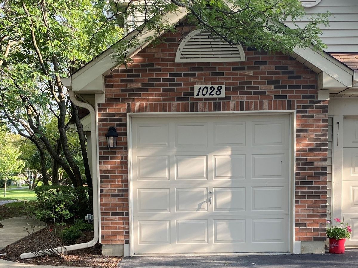 Townhomes & Condos Rented Bennington On The Lake Carol Stream Illinois, 1028 Rockport