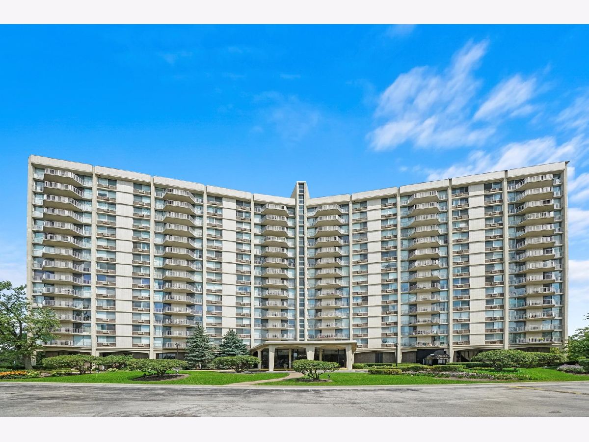 Oak Brook Towers Oak Brook IL, Condos & Townhomes For Sale & For Rent
