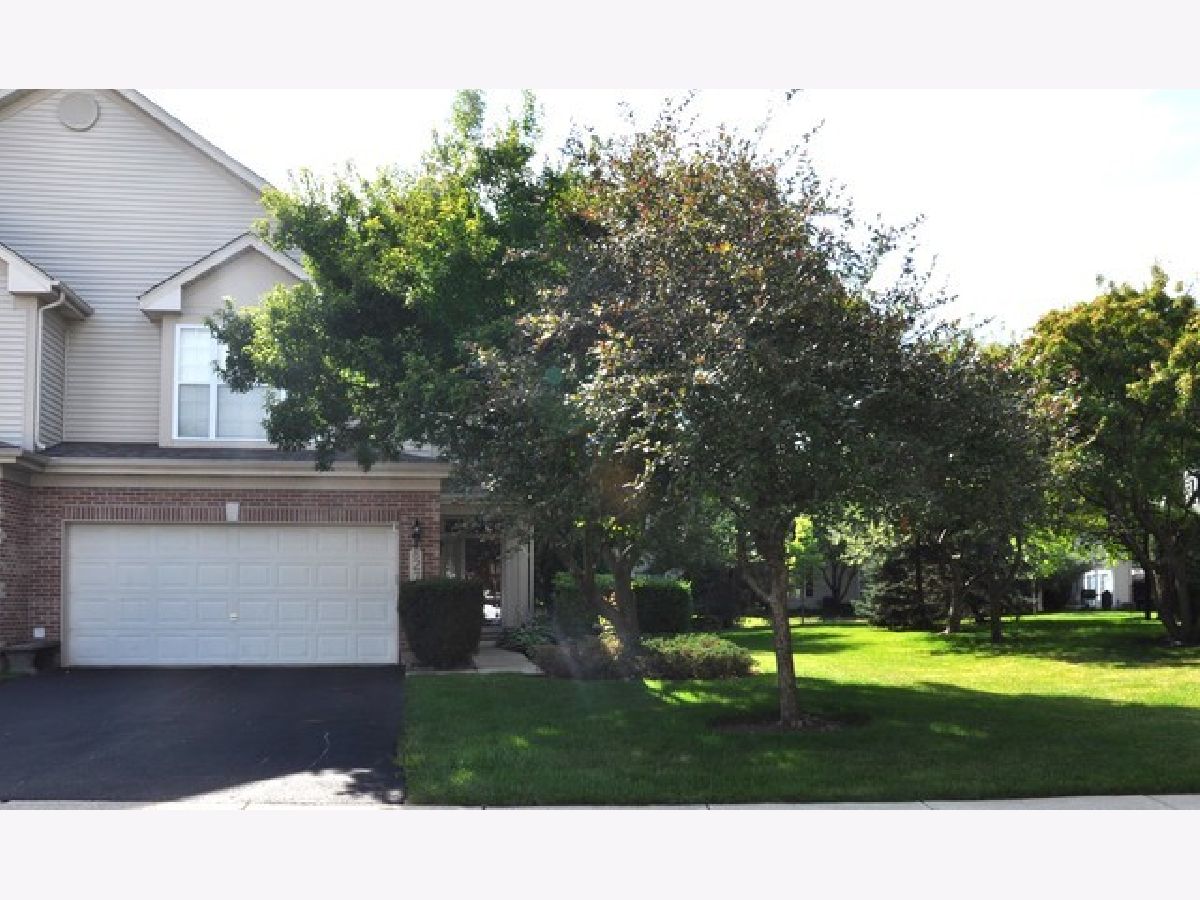 Townhomes Sold Stuarts Crossing St Charles Illinois, 827 Crossing