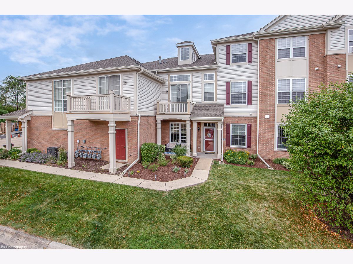 Condos & Townhomes Sold Asbury Woods Justice Illinois, 8221 Concord