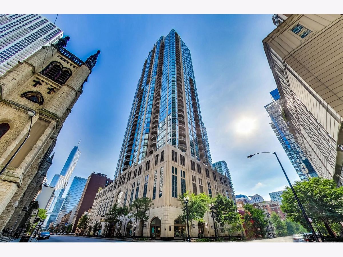 Condominiums Rented The Pinnacle Chicago Illinois, 21 Huron