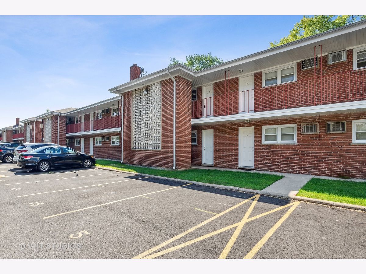 Condominiums Sold Holiday Lane Des Plaines Illinois, 1103 Holiday