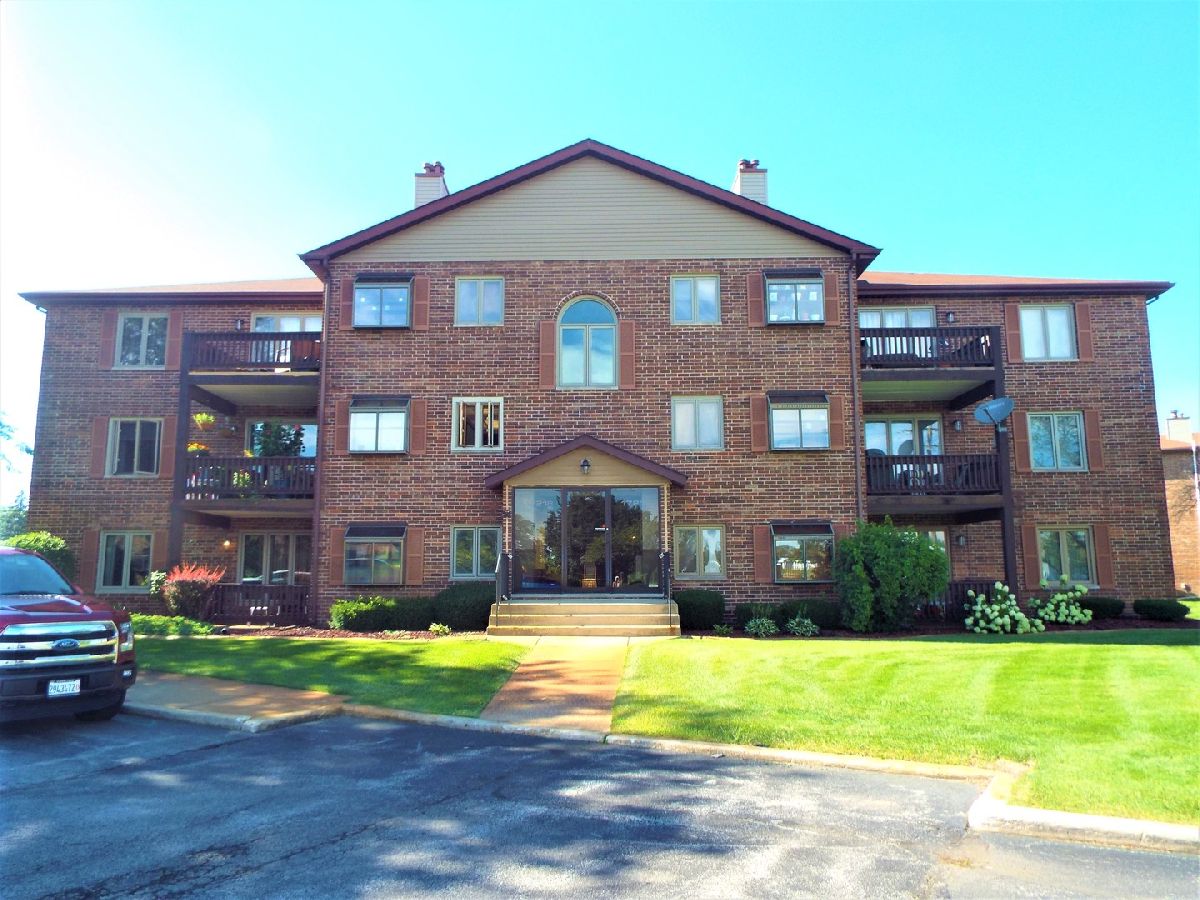 Condominiums Sold Ridgepointe Woods Tinley Park Illinois, 17218 Ridgeland