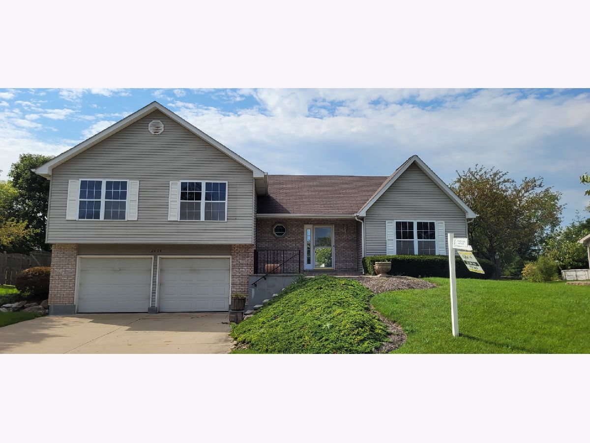 Homes Sold Matthew Woods Zion Illinois, 2404 Matthew