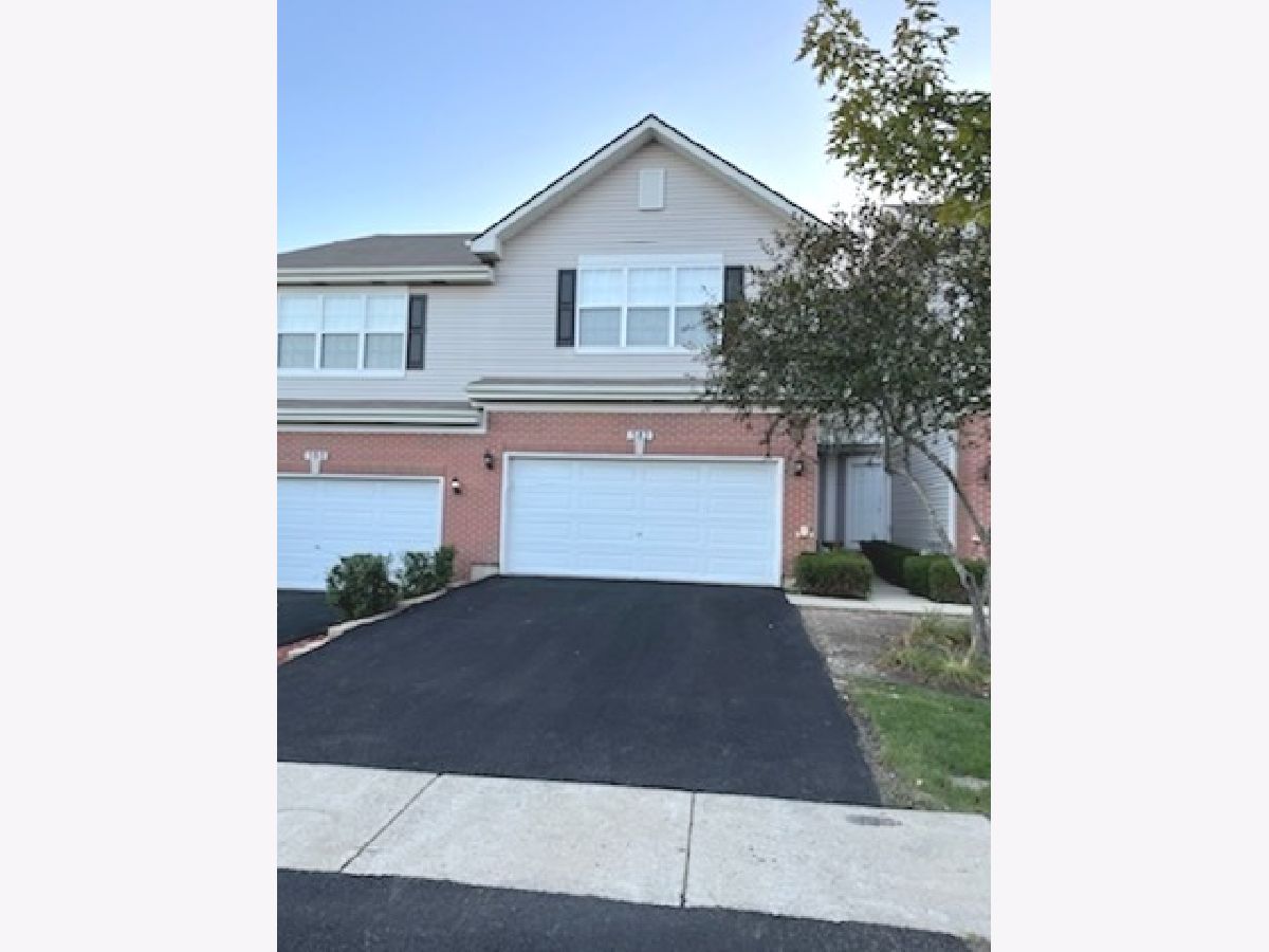 Townhomes Rented Fairfield Lakes Round Lake Illinois, 582 Fox