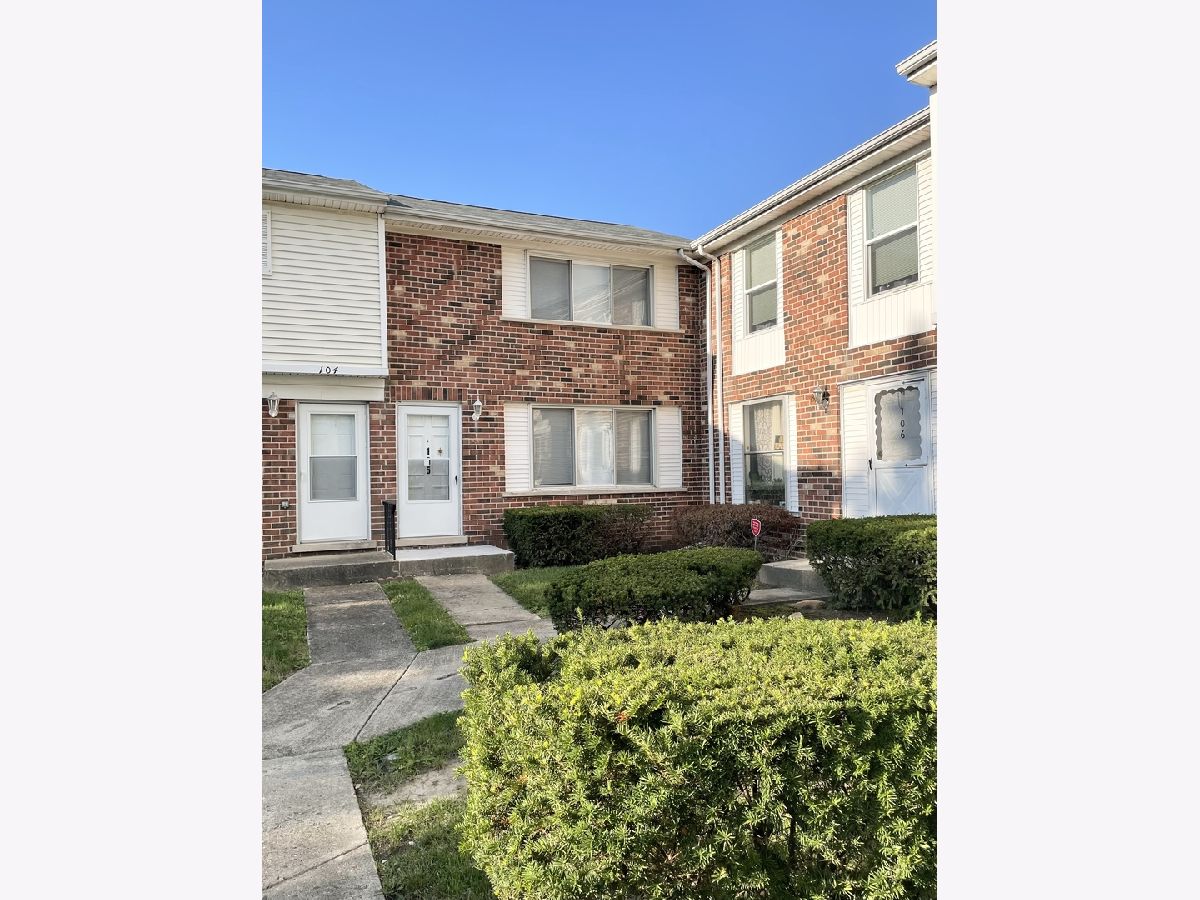 Townhomes Rented Beaconridge Bolingbrook Illinois, 105 Williamsburg
