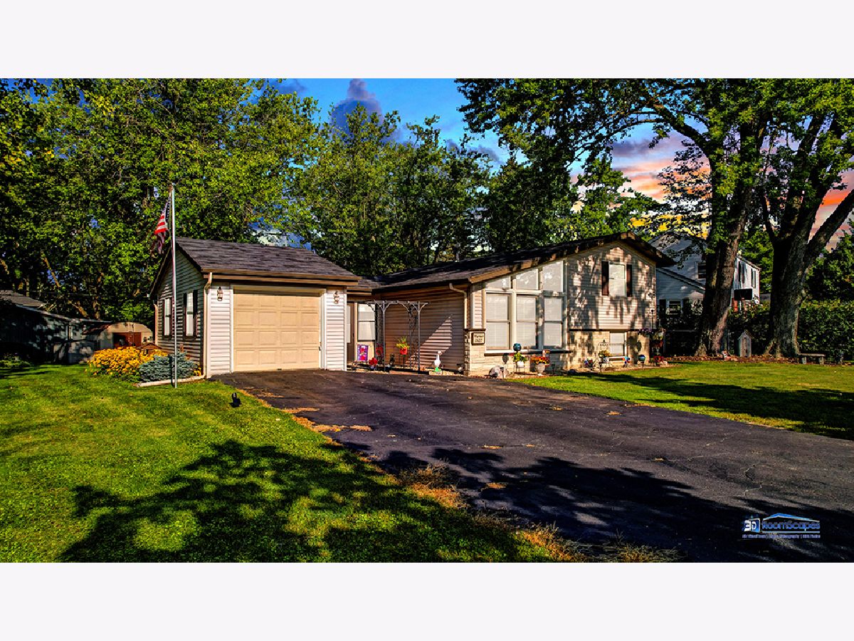Homes Sold Lakewood Estates Carpentersville Illinois, 1627 Ravine