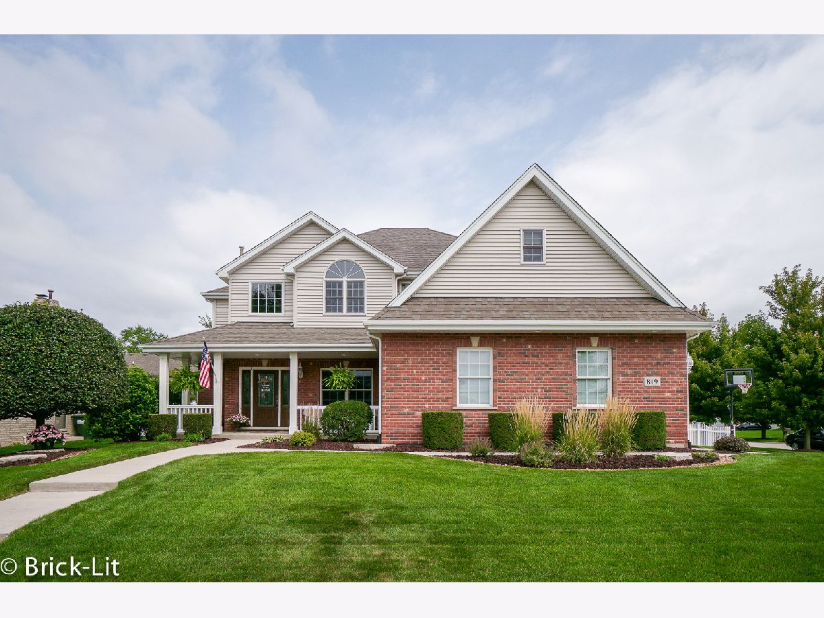 Homes Sold Aero Haven New Lenox Illinois, 819 Woodlawn