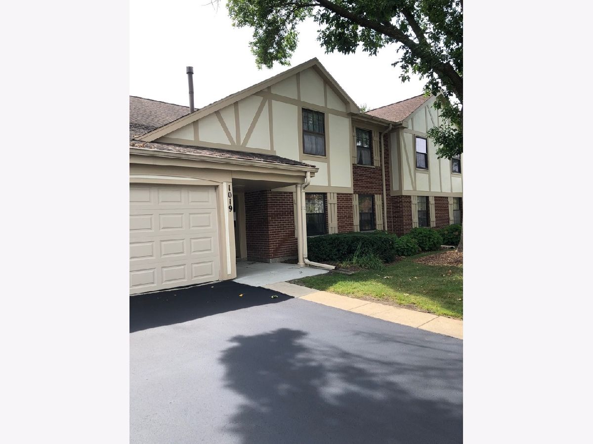 Lexington Commons Wheeling IL, Condos & Townhomes For Sale & For Rent