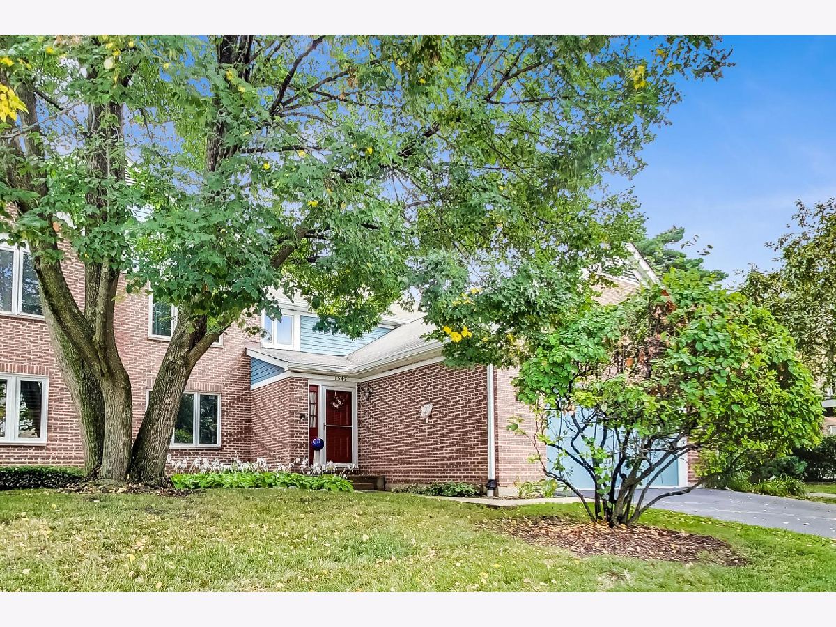 Arlington On The Ponds Arlington Heights IL, Townhomes & Condos & Homes