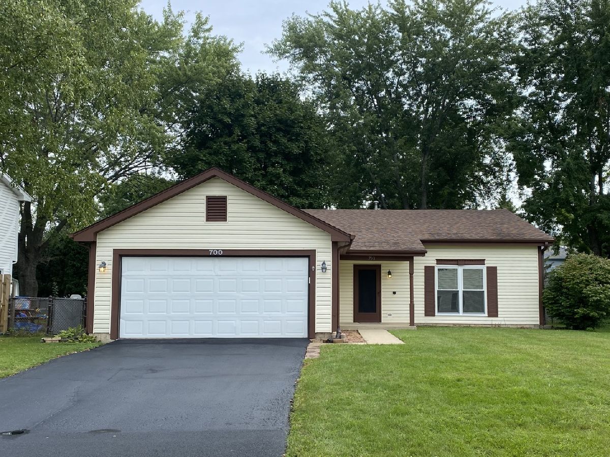 Homes & Condos & Townhomes Rented Spring Creek Farms Algonquin Illinois, 700 Red Coach