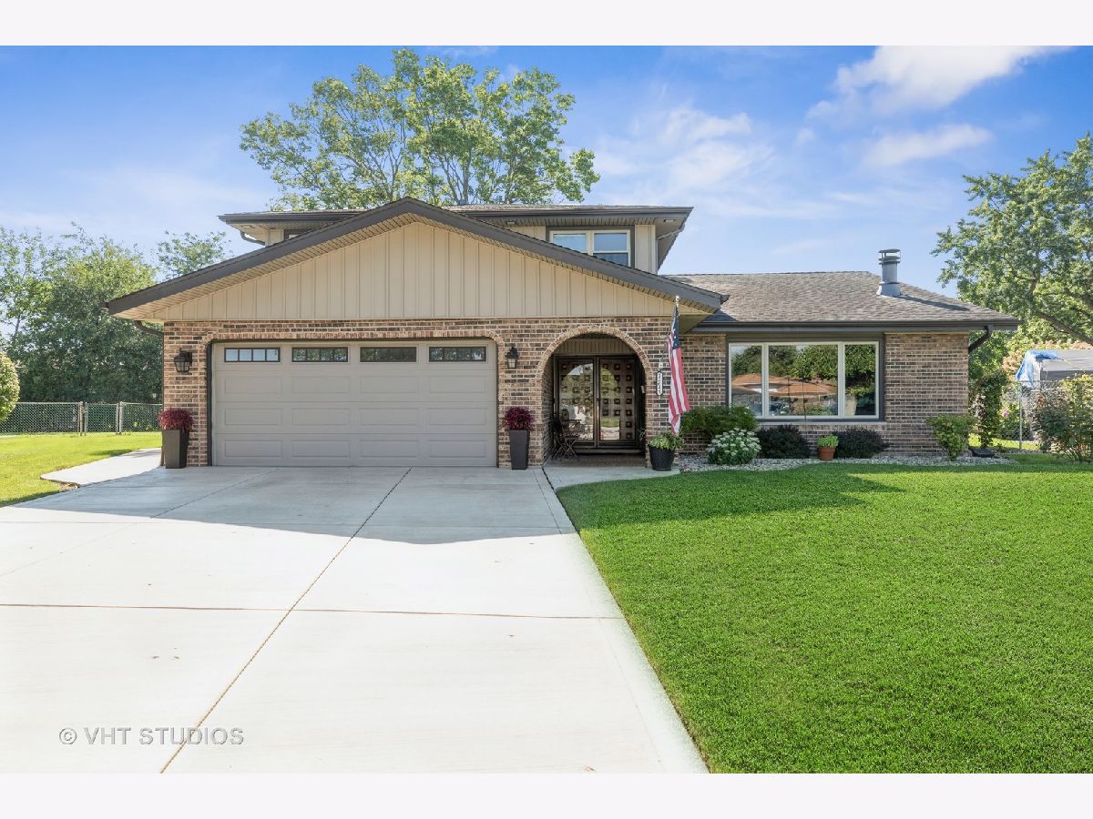 Homes & Condos & Townhomes Sold Chippewa Ridge Alsip Illinois, 12641 Mansfield