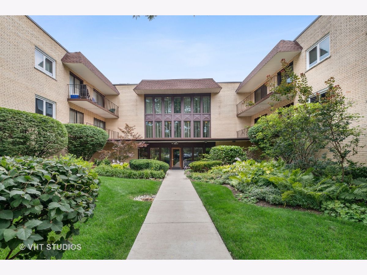 Condominiums Sold Devonshire Terrace Skokie Illinois, 9801 Gross Point