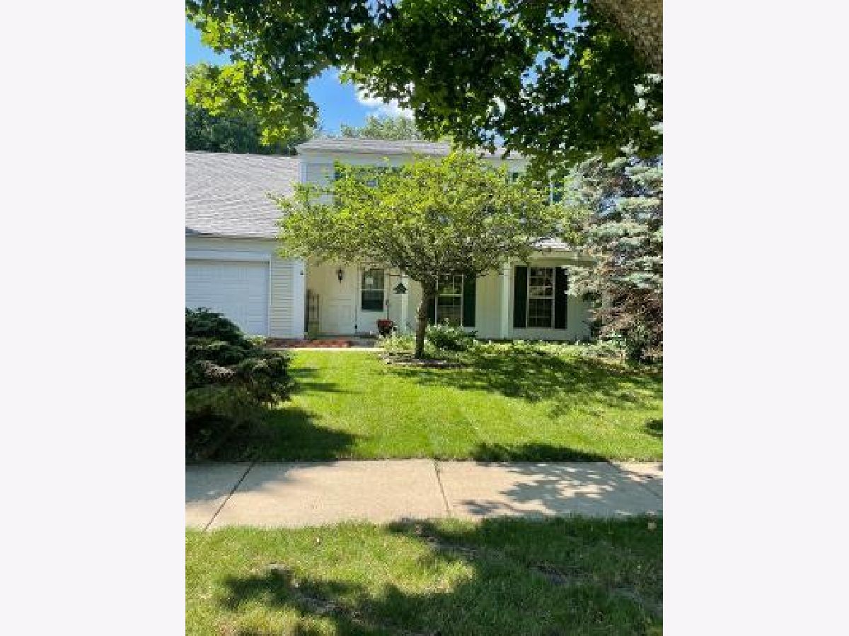Townhomes & Homes Rented College Green Elgin Illinois, 1598 Saint Andrews
