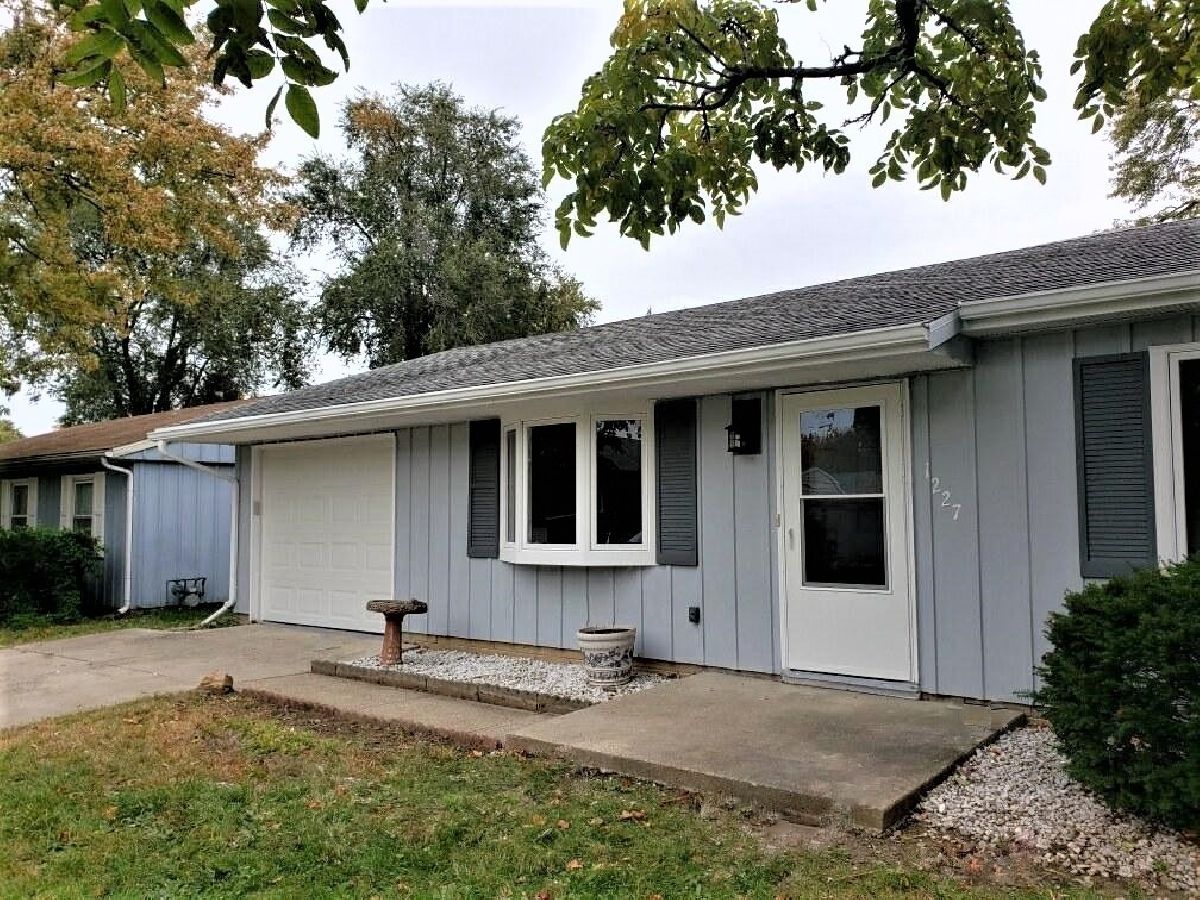  Rented Bloomington Illinois, 1227 Mount Vernon