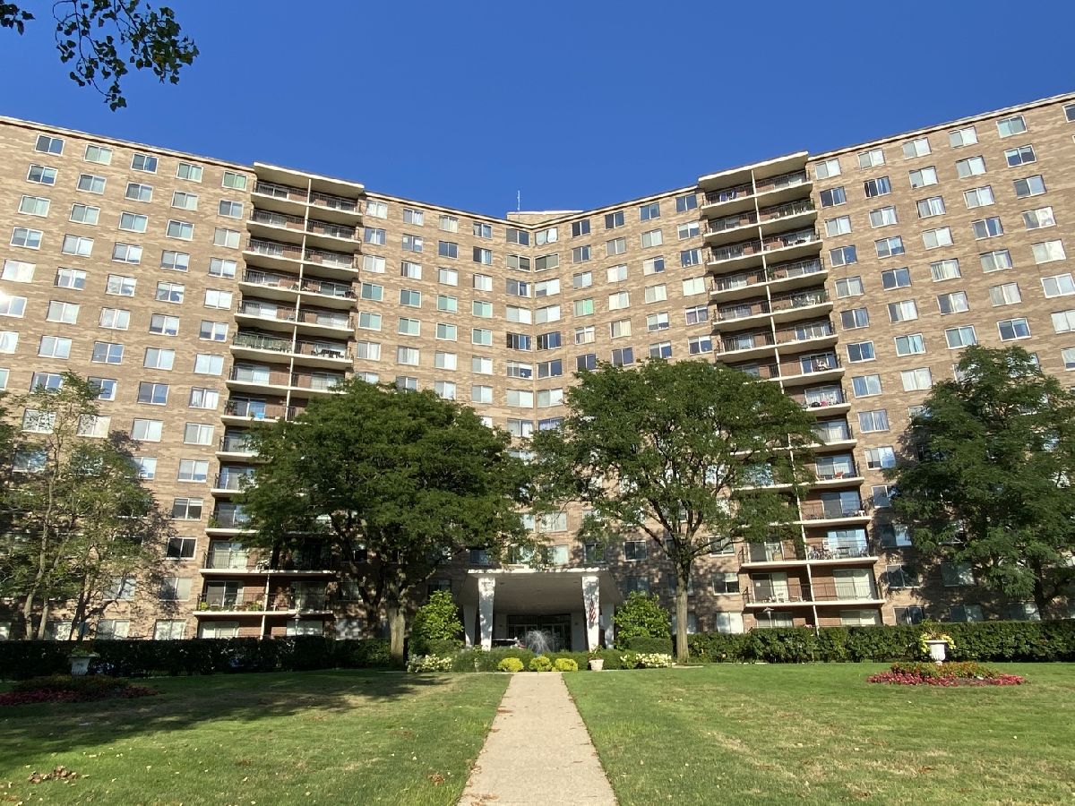 Winston Towers Chicago IL, Condominiums For Sale & For Rent Sadie