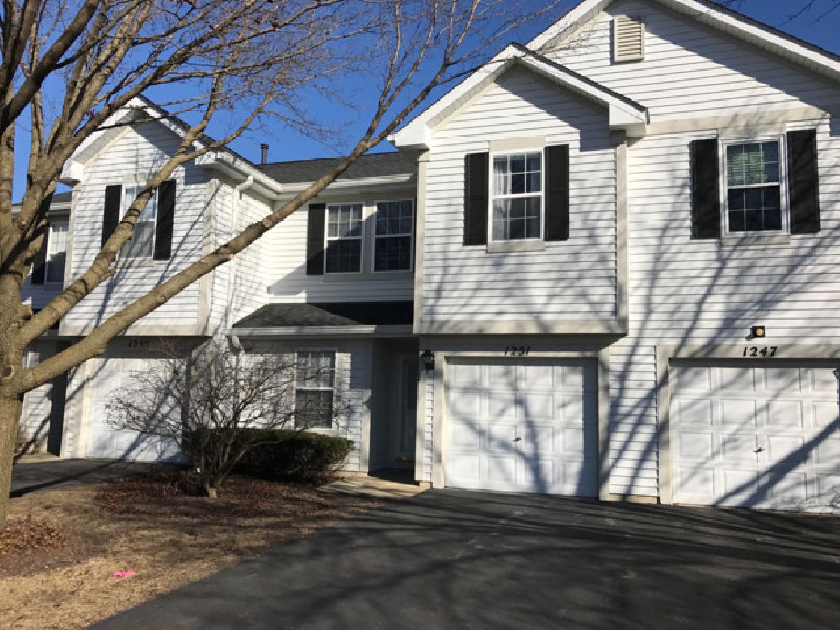 Townhomes Rented Estes Park Naperville Illinois, 1251 Whispering Hills