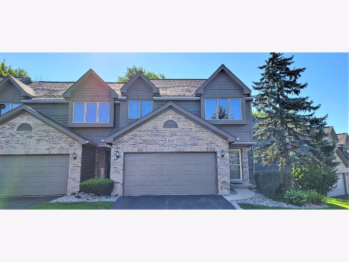 Townhomes Sold Pine Meadows Elgin Illinois, 969 Ascot