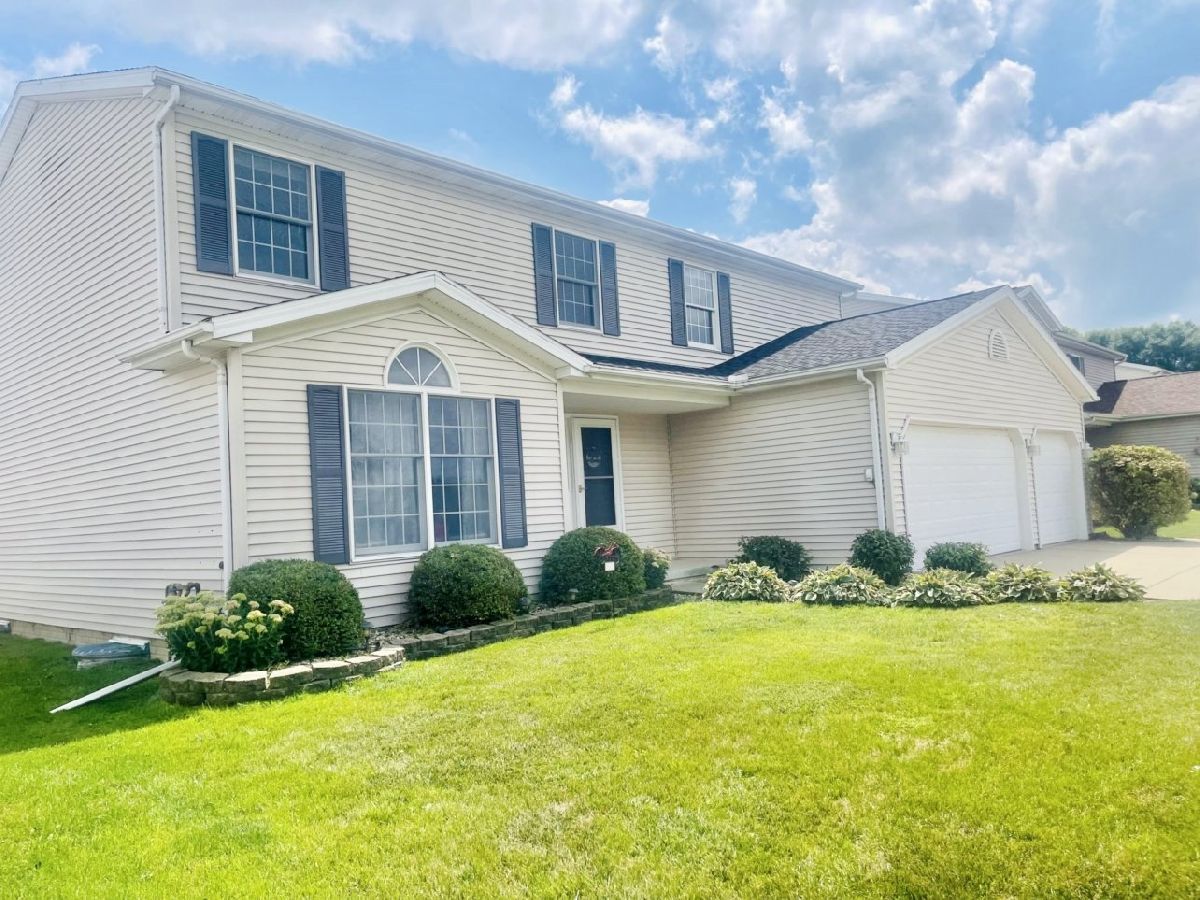 Homes & Condos & Townhomes Sold Gaelic Place Bloomington Illinois, 1312 Cashel