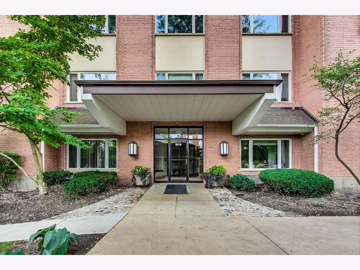 Rivershire Lincolnshire IL, Homes & Condos & Townhomes For Sale & For