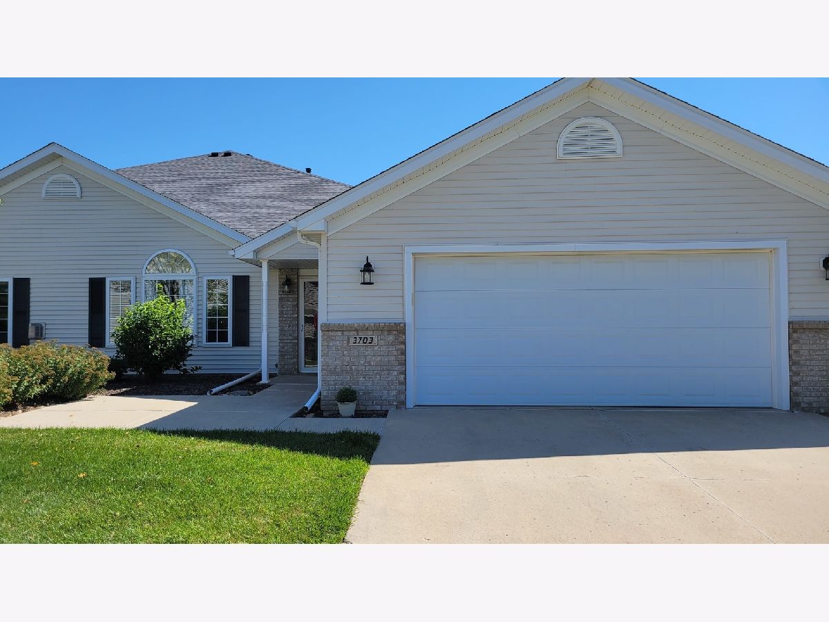 Condos & Townhomes Sold Crosswinds Bloomington Illinois, 3703 Wine Way