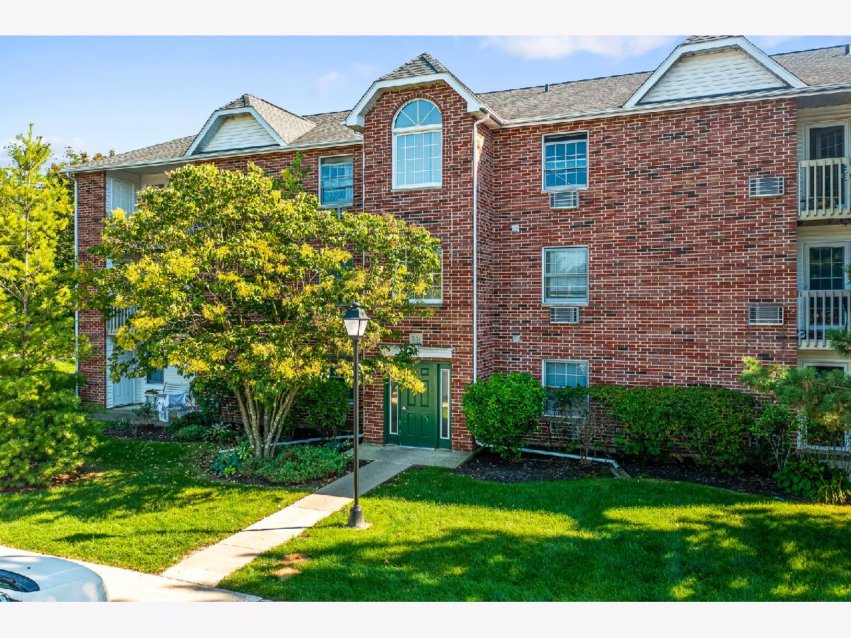 Condominiums Sold Country Club Manor Woodstock Illinois, 531 Leah