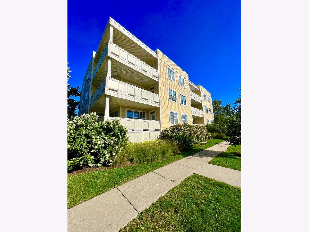 Condominiums Sold Station Square At Prairie Crossing Grayslake Illinois, 977 Harris