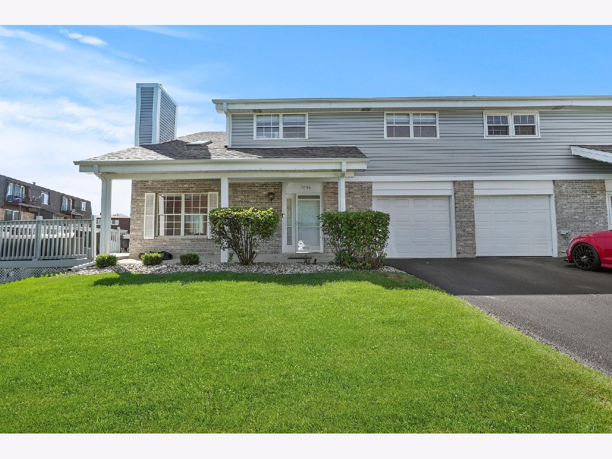 Townhomes & Condos & Homes Sold Steeple Run Tinley Park Illinois, 7035 Coachwood
