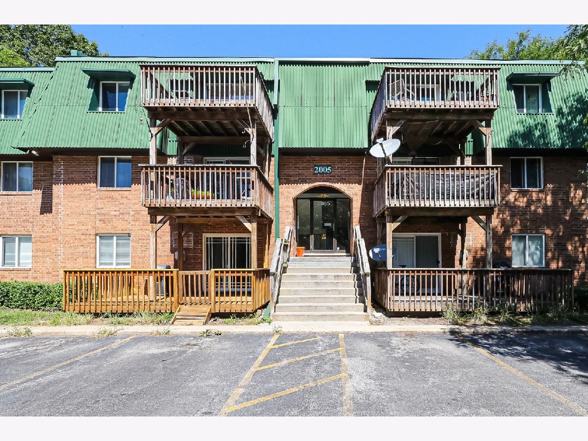 Condominiums Sold Walden Woods Aurora Illinois, 2005 Tall Oaks