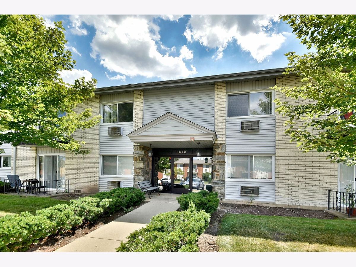 Courtland Square Des Plaines IL, Condominiums For Sale & For Rent