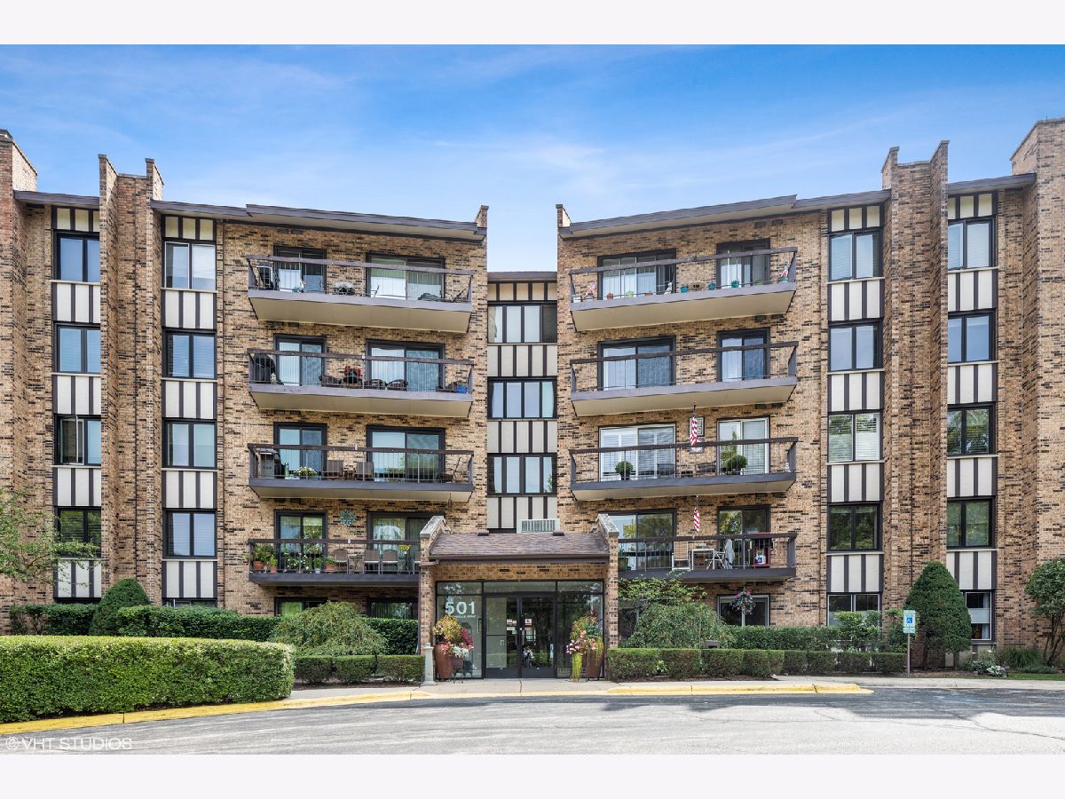 Lake Hinsdale Village Willowbrook IL, Condos & Townhomes For Sale & For