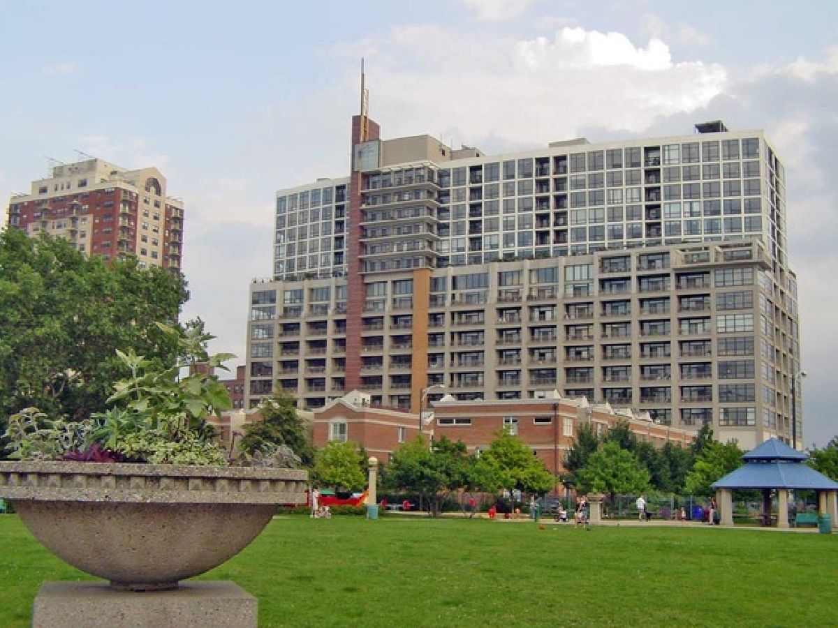 Condos & Townhomes Rented Dearborn Tower Chicago Illinois, 1530 State