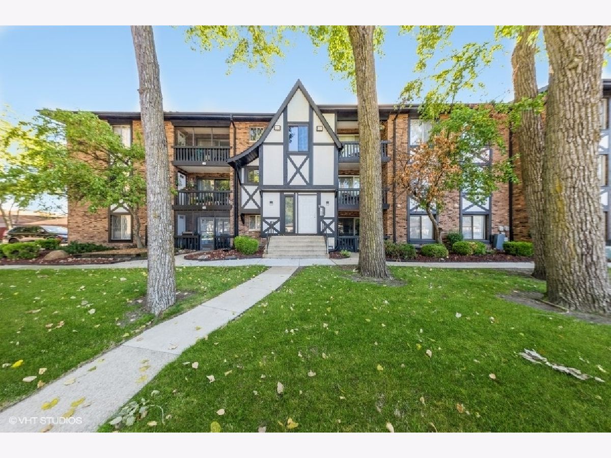 Condominiums Sold Regal Chateau Crestwood Illinois, 13615 Lavergne