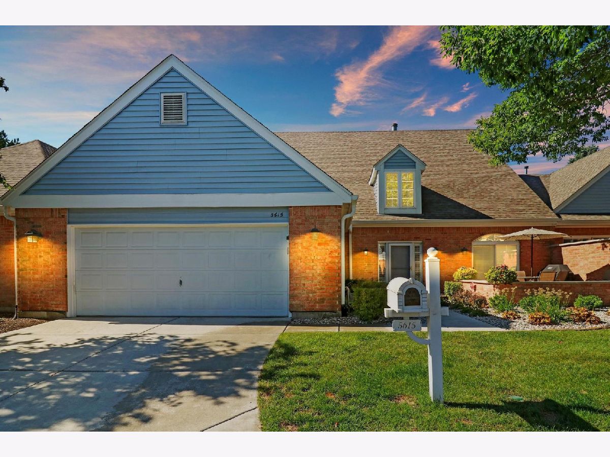 Townhomes Sold Chesapeake Hills Mchenry Illinois, 5615 Chesapeake